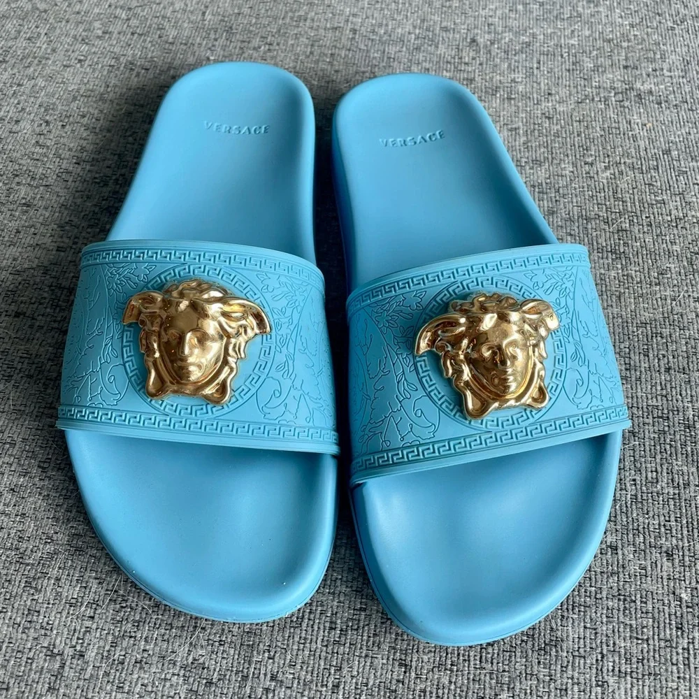 ๐ง๐ฝโโ๏ธ VERSACE blue Medusa pool slides - Picture 2 of 6